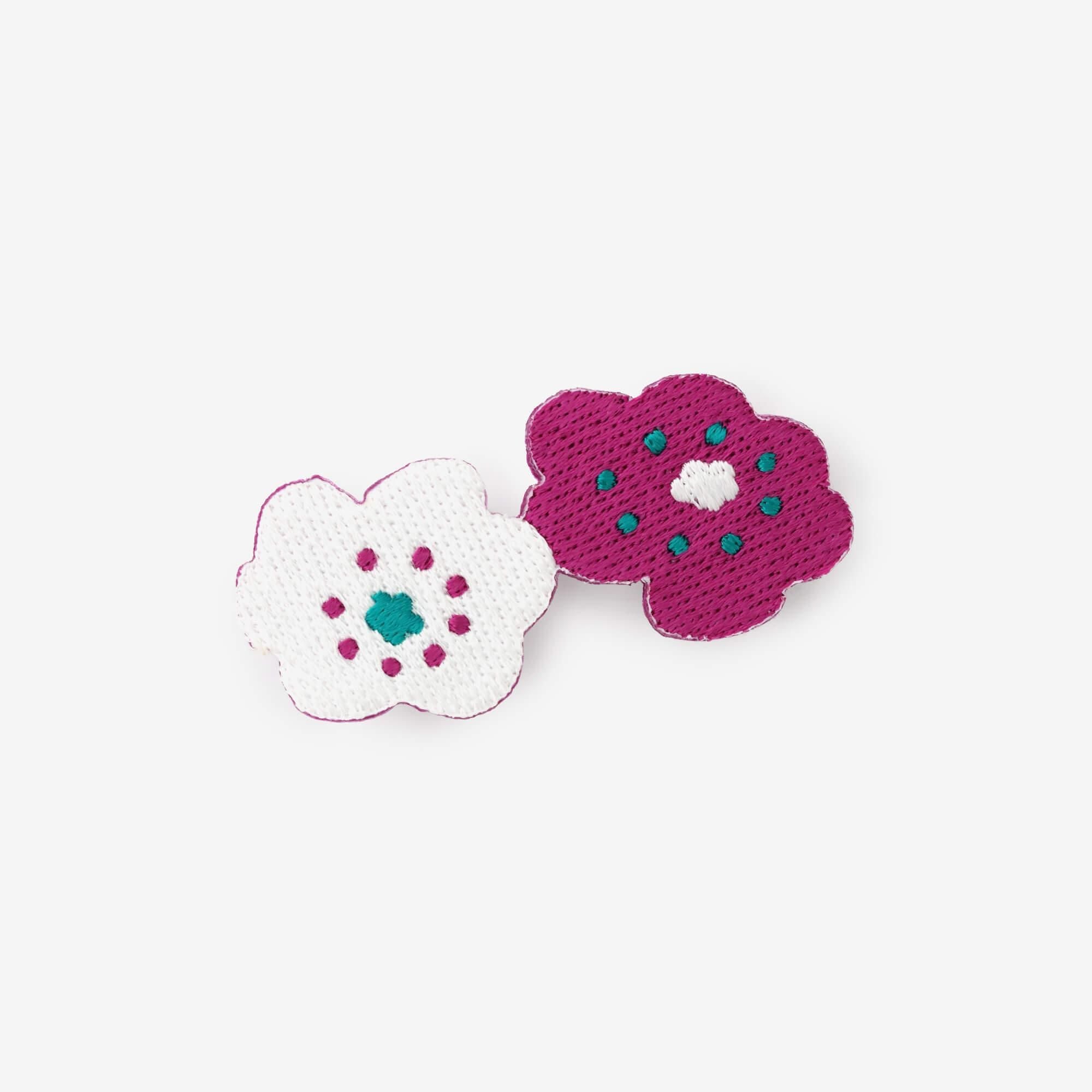 刺繍飾り（ししゅうかざり）／ほほえみ 中紅（なかべに）