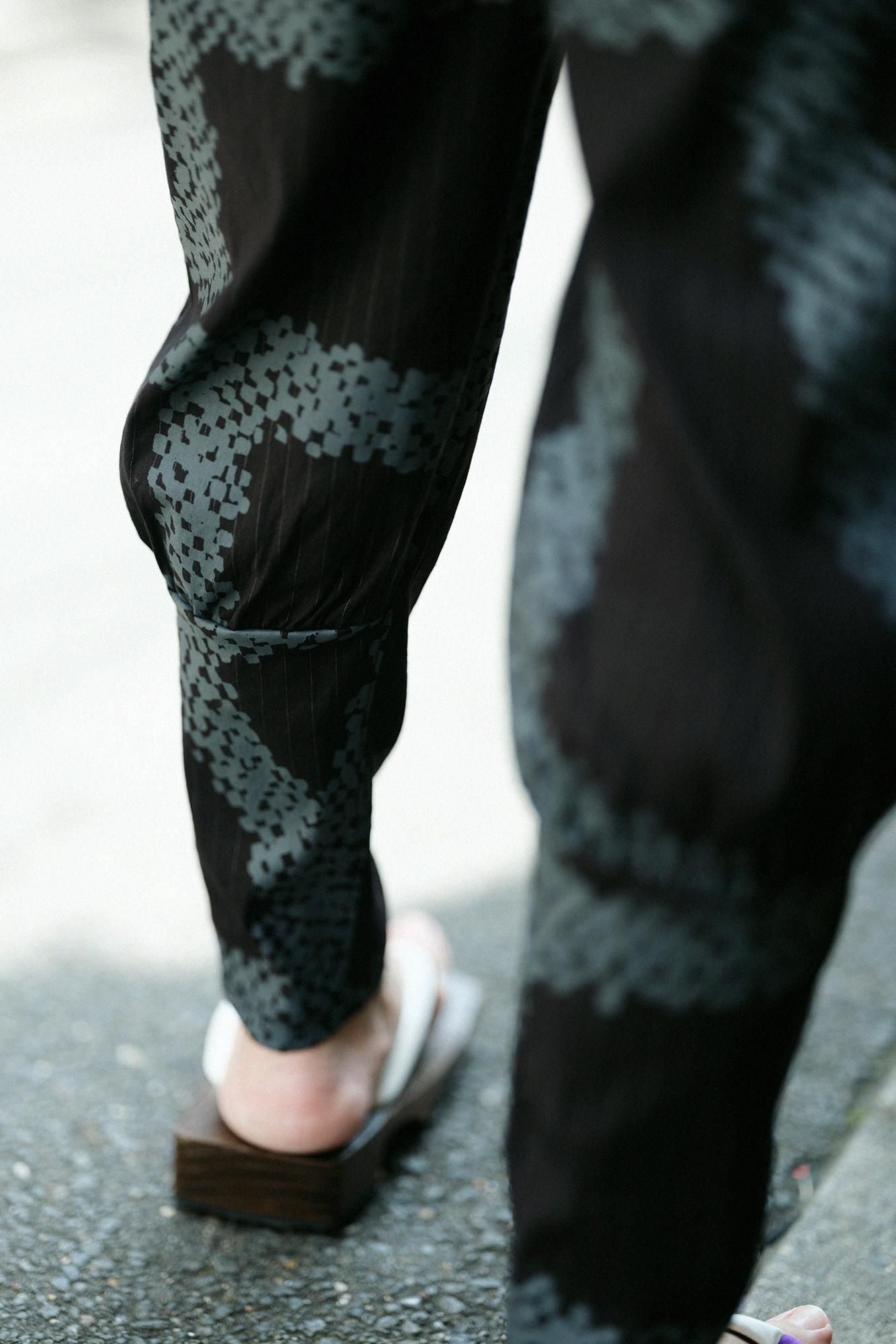 Linen-Rayon Blend Harem Pants / Tied-up Black Striped