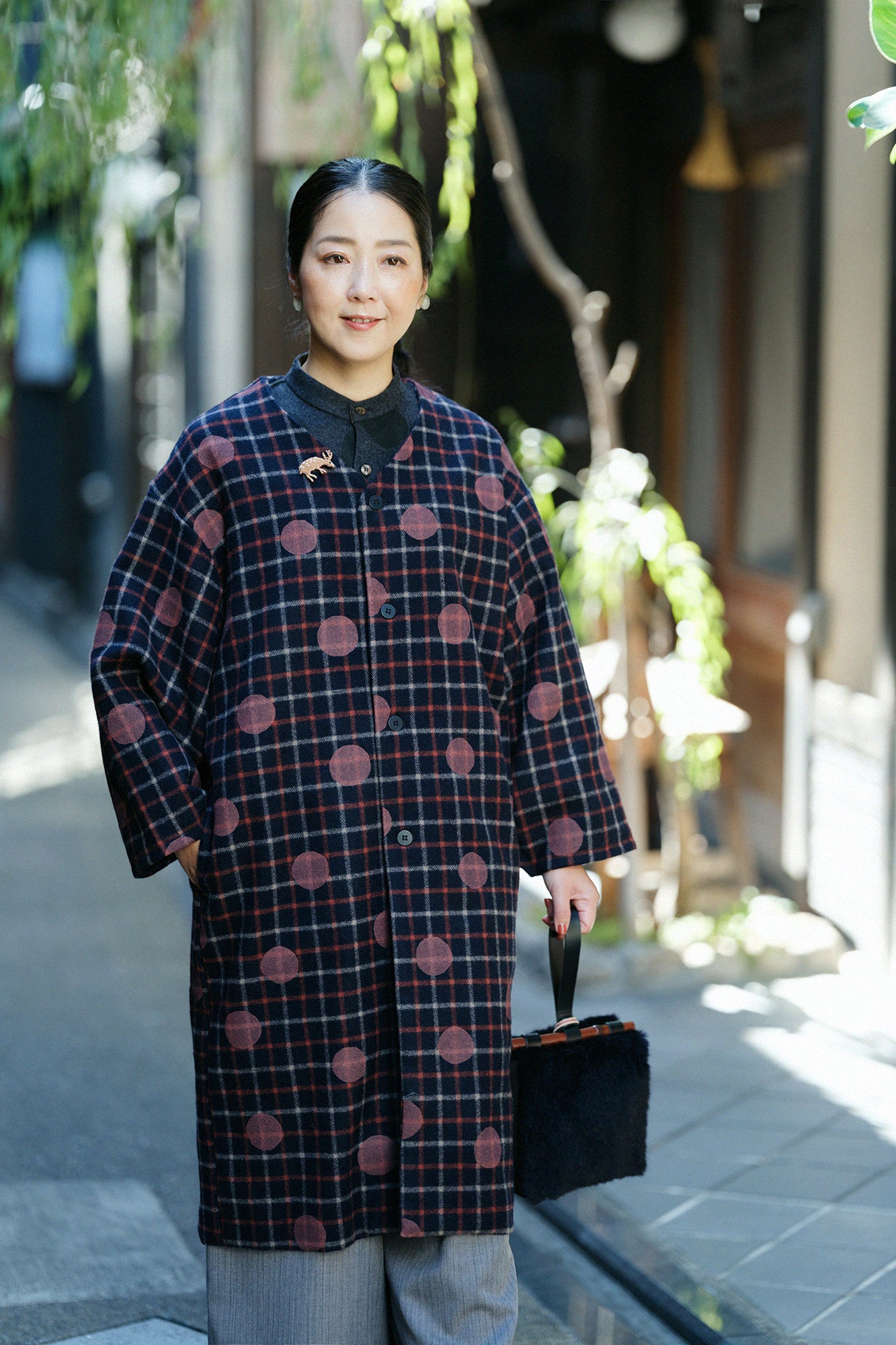 梳毛（そもう） 格子織（こうしおり） 薙刀羽織（なぎなたばおり） 長丈（ながたけ） 袷（あわせ）／すいぎょく 間疎（まあら） 深紺（しんこん）
